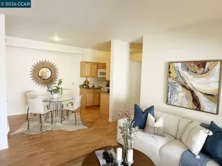 Photo #2: 41132669 Listing 