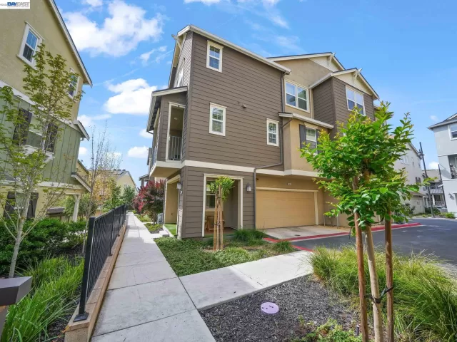 MLS: 41132797 Condo For Sale