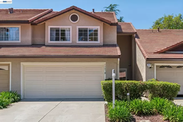 MLS: 41132964 Condo For Sale