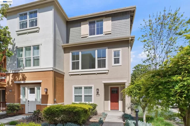 MLS: 41133058 Condo For Sale