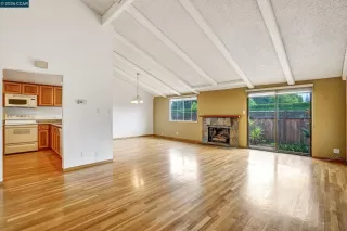 Photo #4: 41133142 Listing