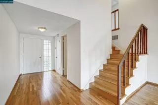 Photo #5: 41133142 Listing