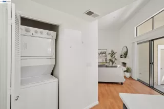 Photo #6: 41133305 Listing