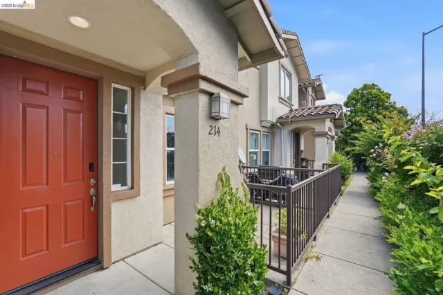 MLS: 41133312 Condo For Sale