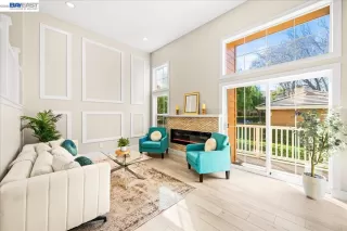 Browse active condo listings in BROOKSIDE