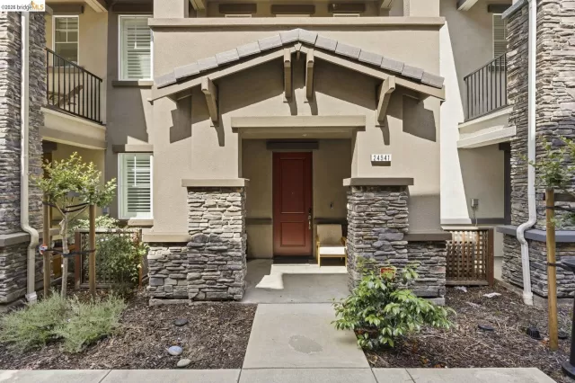 MLS: 41133388 Condo For Sale