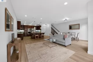Photo #6: 41133415 Listing