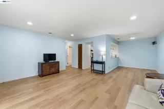 Photo #5: 41133475 Listing