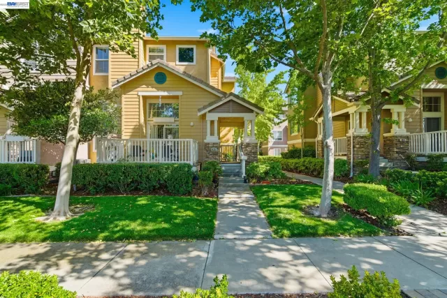 MLS: 41133525 Condo For Sale