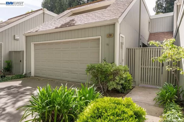 MLS: 41133544 Condo For Sale