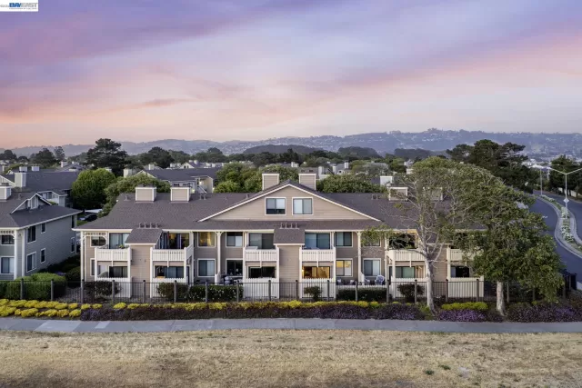 MLS: 41133568 Condo For Sale