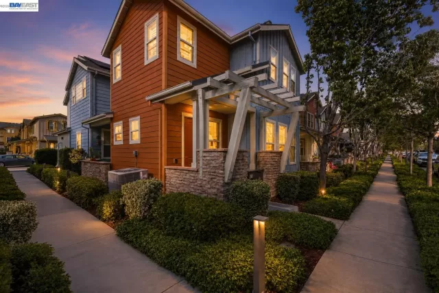 MLS: 41133804 Condo For Sale