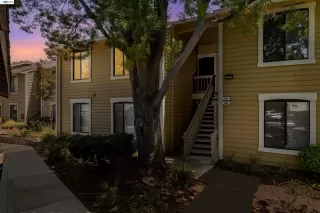 Browse active condo listings in MUIRWOOD SQUARE