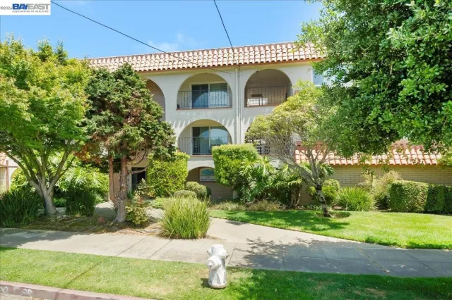 MLS: 41133922 Condo For Sale