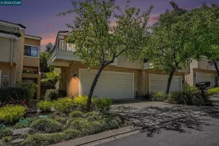 Browse active condo listings in HIDDEN LAKES