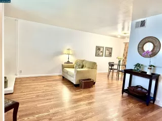 Photo #2: 41134272 Listing