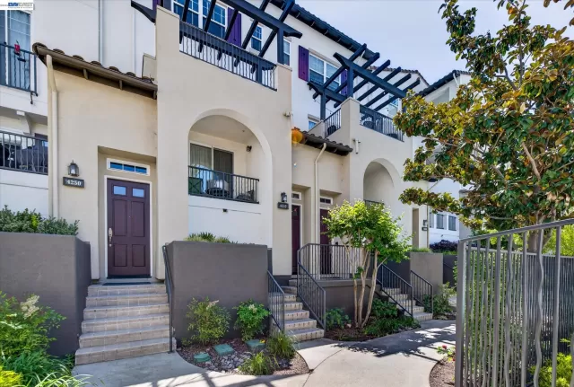 MLS: 41134306 Condo For Sale