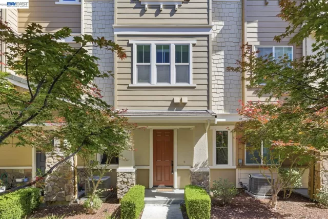 MLS: 41134325 Condo For Sale