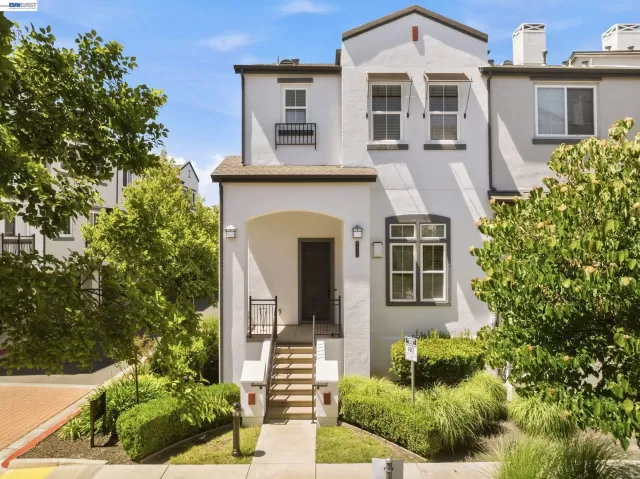MLS: 41134423 Condo For Sale