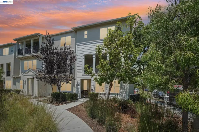 MLS: 41134432 Condo For Sale