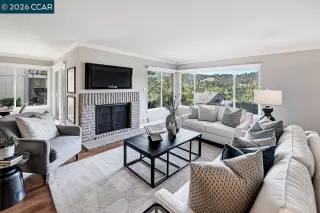 Photo #2: 41134657 Listing