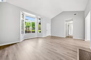 Photo #3: 41134800 Listing 