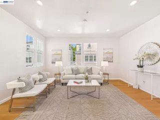 Browse active condo listings in HILLTOP