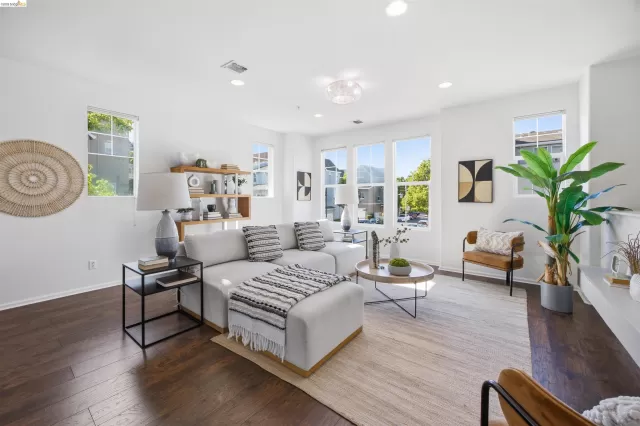 MLS: 41134982 Condo For Sale