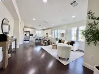 Photo #6: 41135076 Listing