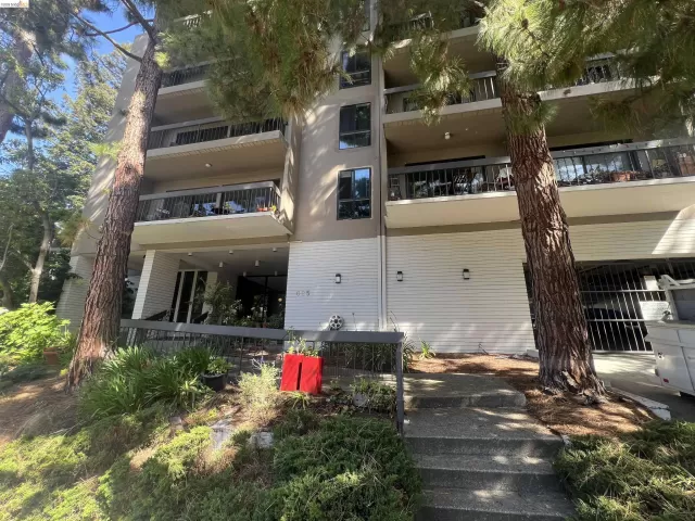 MLS: 41135136 Condo For Sale
