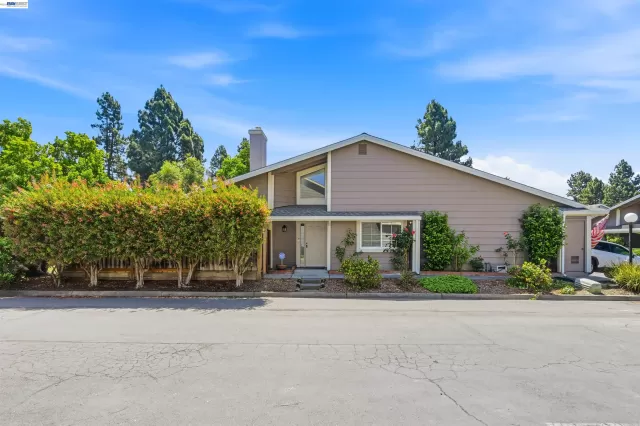 MLS: 41135184 Condo For Sale