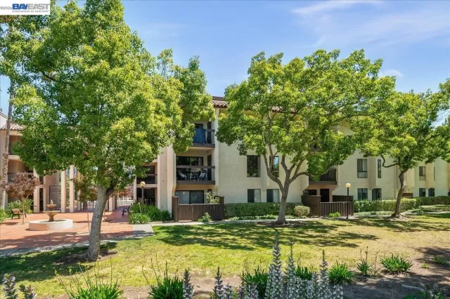 MLS: 41135299 Condo For Sale