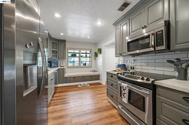 MLS: 41135321 Condo For Sale