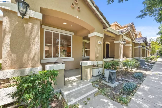 MLS: 41135364 Condo For Sale