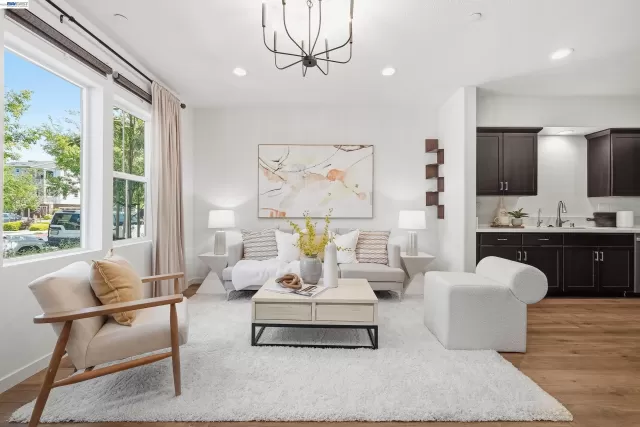 MLS: 41135398 Condo For Sale
