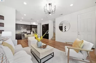 Photo #4: 41135398 Listing