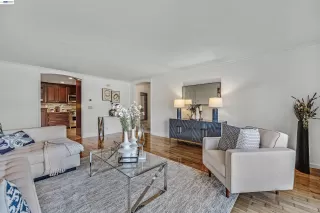 Photo #3: 41135459 Listing