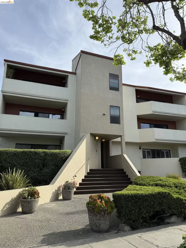 MLS: 41135476 Condo For Sale
