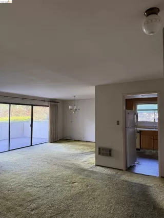 Photo #2: 41135476 Listing