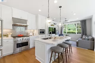 More Details about MLS # 41135588 : 198 TEASEL COMMON