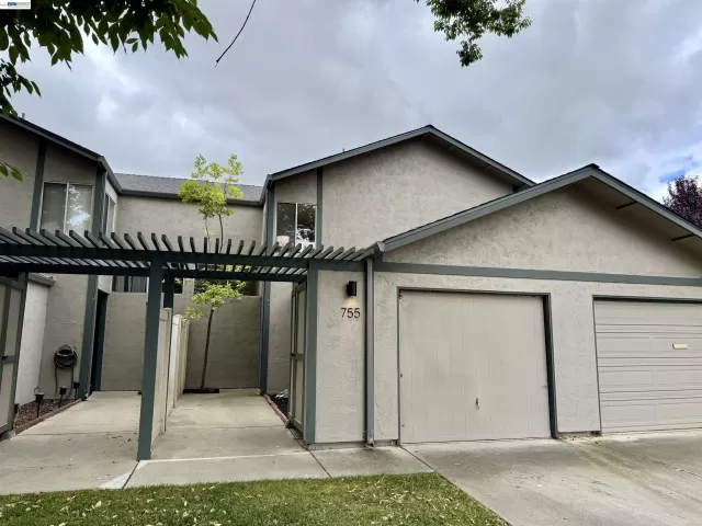 MLS: 41135645 Condo For Sale