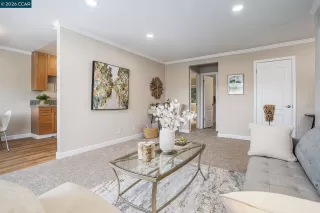 Photo #5: 41135654 Listing