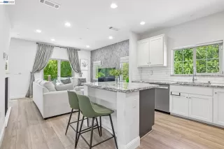 Photo #6: 41135696 Listing