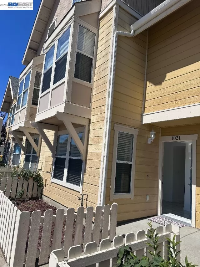 MLS: 41136004 Condo For Sale