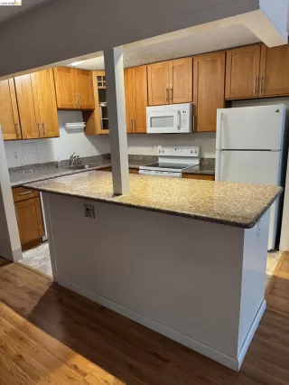 Photo #2: 41136006 Listing
