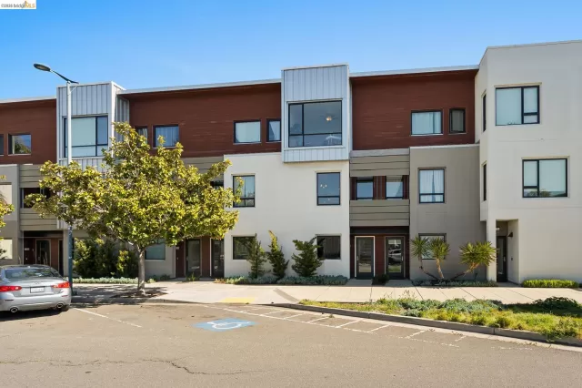MLS: 41136067 Condo For Sale