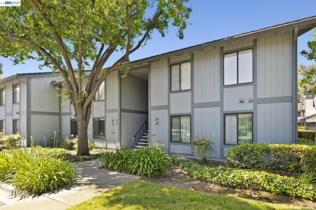 MLS: 41136086 Condo For Sale