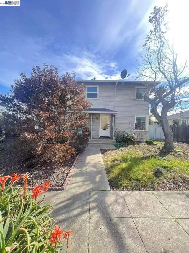 MLS: 41136104 Condo For Sale