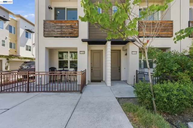 MLS: 41136173 Condo For Sale