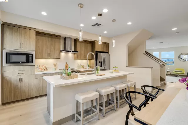 MLS: 41136248 Condo For Sale